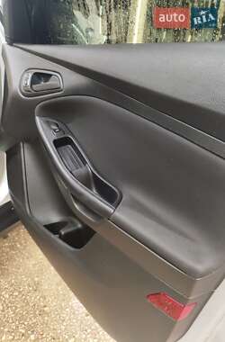 Седан Ford Focus 2015 в 