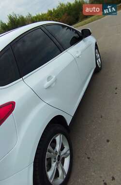 Хэтчбек Ford Focus 2013 в 