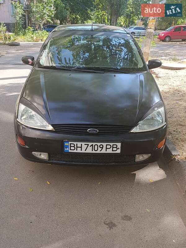 Хэтчбек Ford Focus 2001 в 