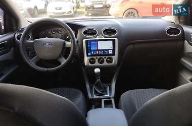 Хэтчбек Ford Focus 2011 в 