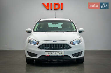 Хетчбек Ford Focus 2016 в 