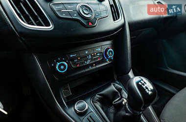 Хетчбек Ford Focus 2016 в 