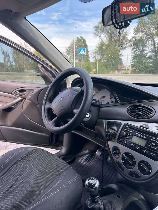 Хэтчбек Ford Focus 2000 в Новомосковске