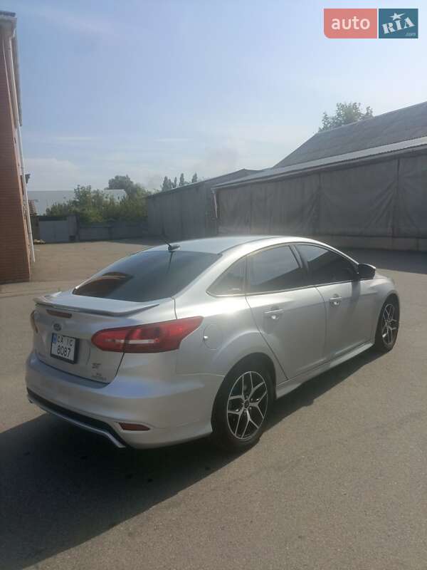 Седан Ford Focus 2015 в Черкасах