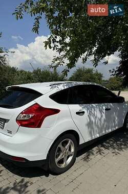 Хэтчбек Ford Focus 2014 в 