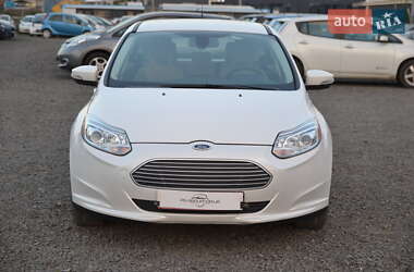Хэтчбек Ford Focus 2013 в 