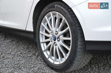 Хэтчбек Ford Focus 2013 в 