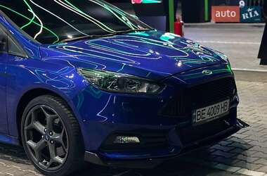 Хетчбек Ford Focus 2013 в 