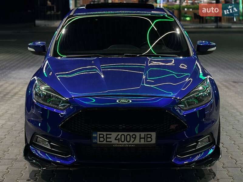 Хетчбек Ford Focus 2013 в 