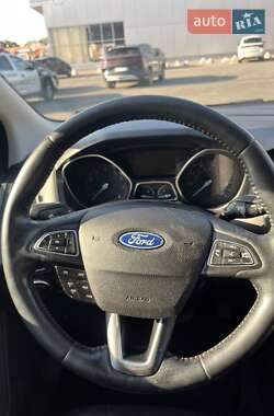 Хэтчбек Ford Focus 2016 в 