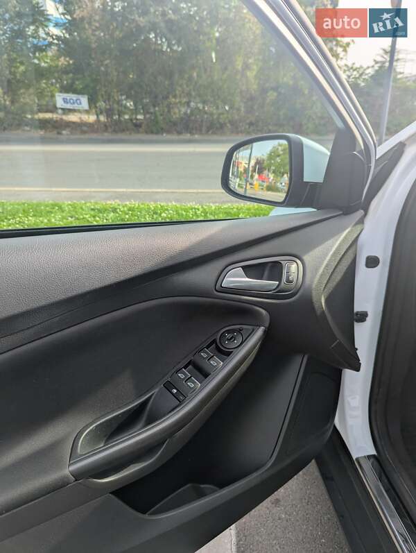 Хетчбек Ford Focus 2016 в Чернівцях фото 13 Хетчбек Ford Focus 2016 в Чернівцях
