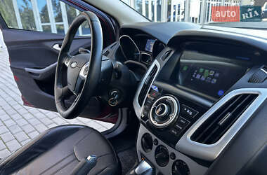 Седан Ford Focus 2014 в 