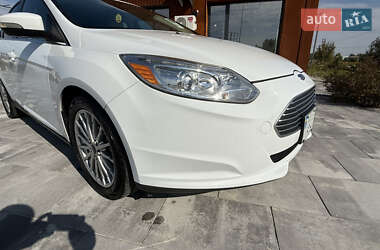 Хэтчбек Ford Focus 2014 в 