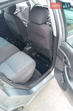 Хэтчбек Ford Focus 2003 в 