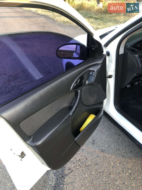 Универсал Ford Focus 2003 в Корсуне-Шевченковском фото 15 Универсал Ford Focus 2003 в Корсуне-Шевченковском