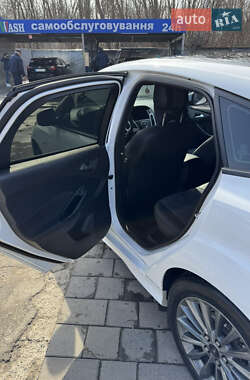Хетчбек Ford Focus 2018 в 