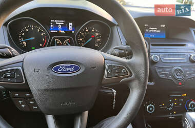 Хэтчбек Ford Focus 2015 в 