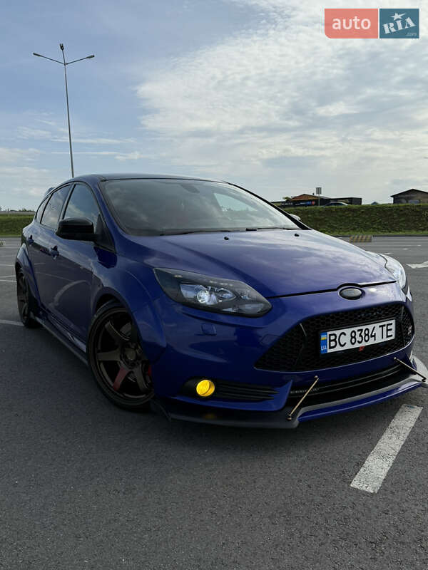 Хэтчбек Ford Focus 2013 в 