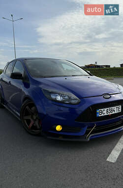 Хэтчбек Ford Focus 2013 в 