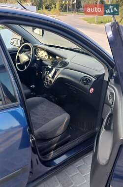 Хэтчбек Ford Focus 2000 в 