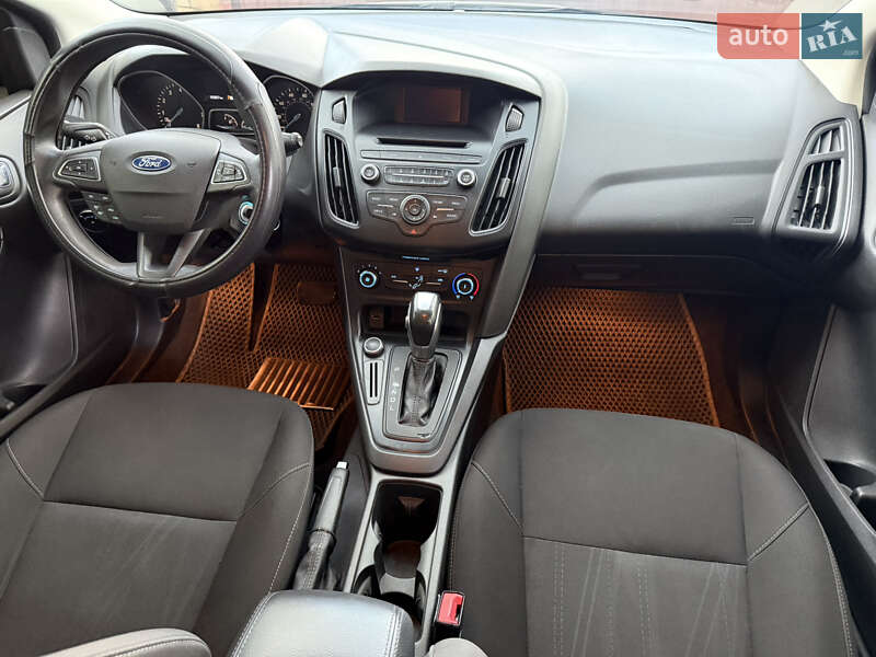 Хэтчбек Ford Focus 2015 в Днепре