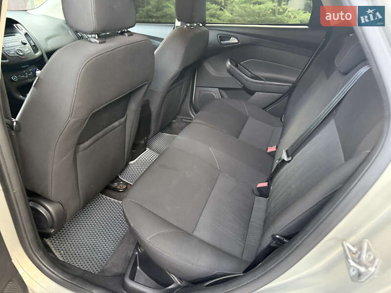 Хэтчбек Ford Focus 2015 в Днепре