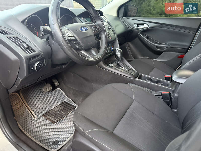 Хэтчбек Ford Focus 2015 в Днепре