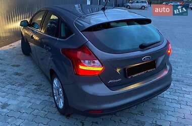 Хэтчбек Ford Focus 2011 в 