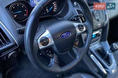 Хэтчбек Ford Focus 2011 в 