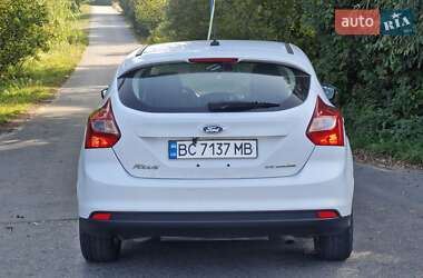 Хэтчбек Ford Focus 2012 в 