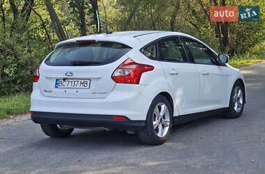 Хэтчбек Ford Focus 2012 в 