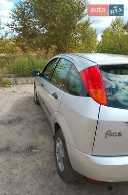 Хэтчбек Ford Focus 1999 в 