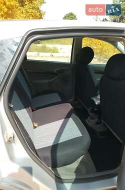 Хэтчбек Ford Focus 1999 в 
