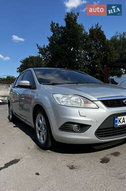 Хэтчбек Ford Focus 2011 в 