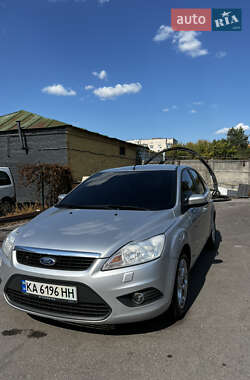 Хэтчбек Ford Focus 2011 в 