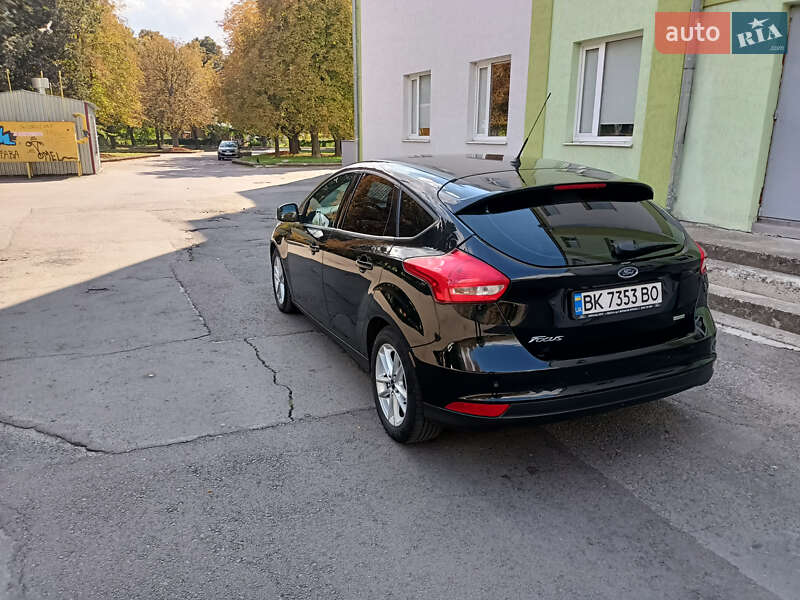 Хэтчбек Ford Focus 2015 в Ровно