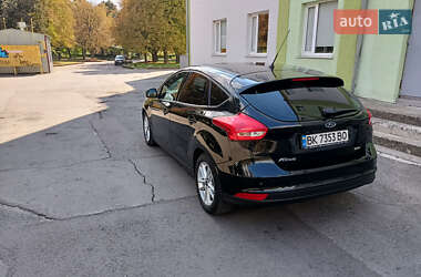 Хэтчбек Ford Focus 2015 в 