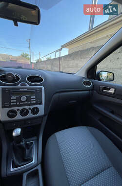 Хэтчбек Ford Focus 2006 в 