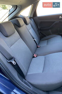 Хэтчбек Ford Focus 2006 в 