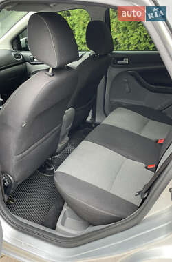 Хэтчбек Ford Focus 2010 в 