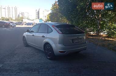 Хэтчбек Ford Focus 2011 в 