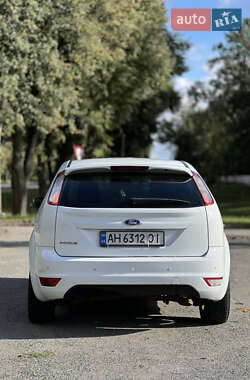 Хэтчбек Ford Focus 2010 в 