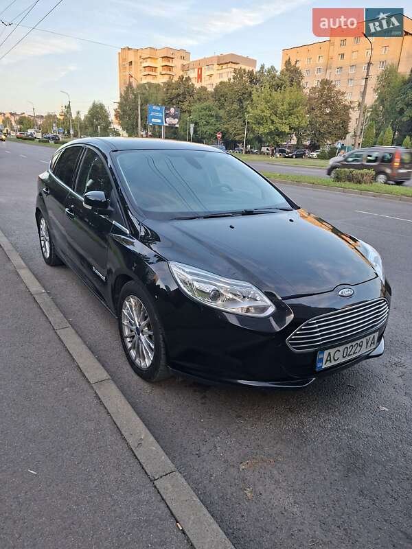 Хэтчбек Ford Focus 2013 в 