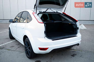 Хэтчбек Ford Focus 2011 в 