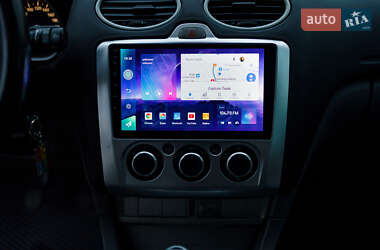 Хэтчбек Ford Focus 2011 в 