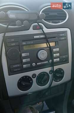 Седан Ford Focus 2005 в 