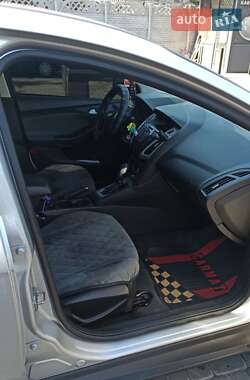 Седан Ford Focus 2012 в 