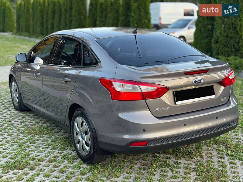 Седан Ford Focus 2013 в 