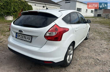 Хэтчбек Ford Focus 2012 в 