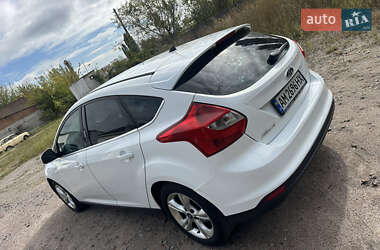 Хэтчбек Ford Focus 2012 в 